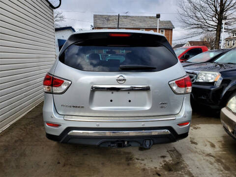 2016 Nissan Pathfinder SV