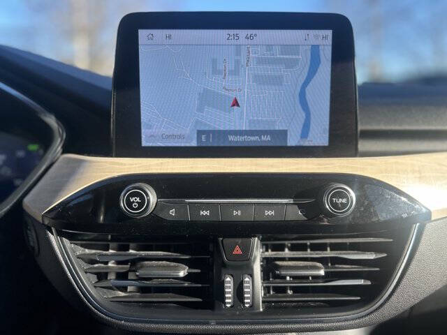 2022 Ford Escape Hybrid Titanium