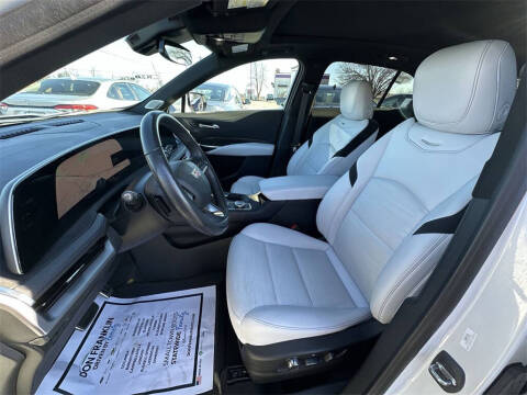 2024 Cadillac XT4 Sport