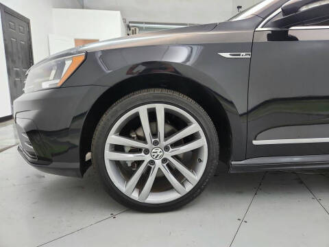 2017 Volkswagen Passat 1.8T R-Line
