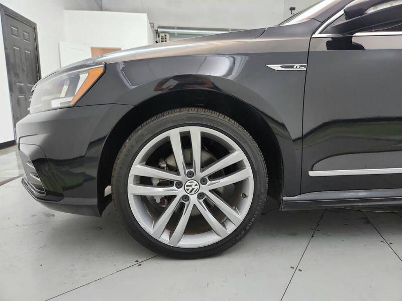 2017 Volkswagen Passat 1.8T R-Line