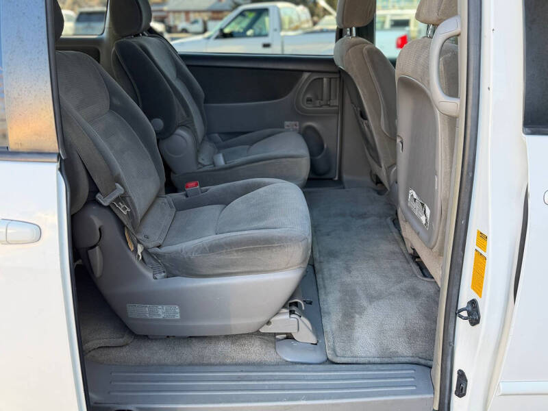 2005 Toyota Sienna LE 7 Passenger