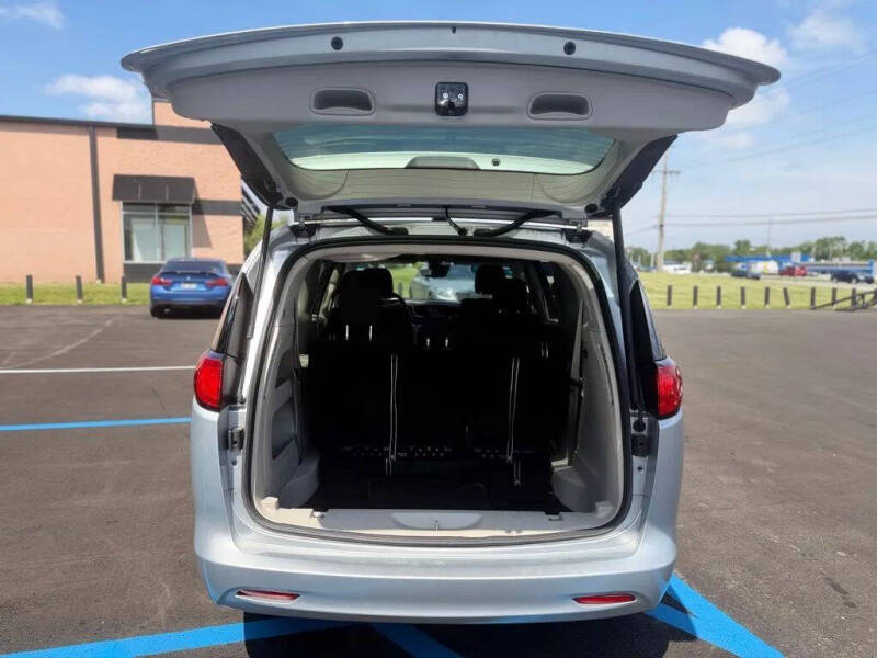 2023 Chrysler Voyager LX