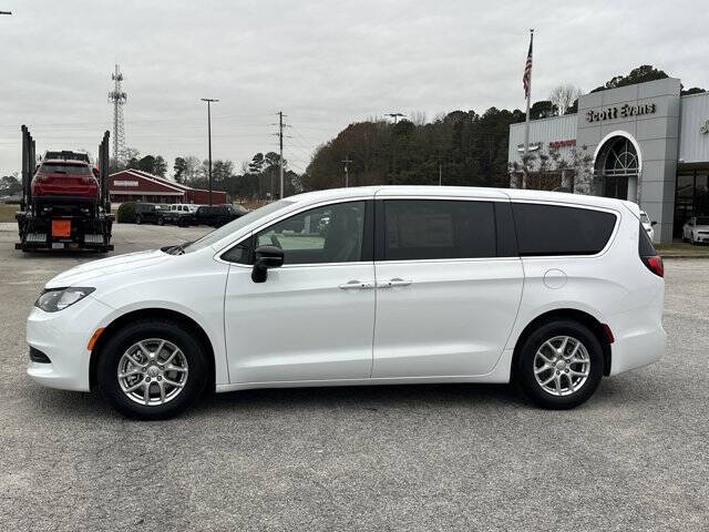 2026 Chrysler Voyager LX
