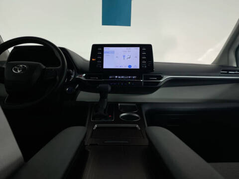 2023 Toyota Sienna LE 8-Passenger