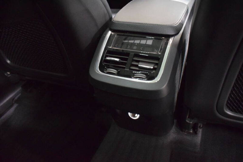 2018 Volvo XC90 T5 Momentum 7-Passenger