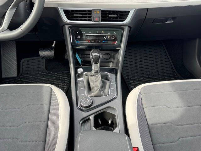 2025 Volkswagen Taos SE 4Motion