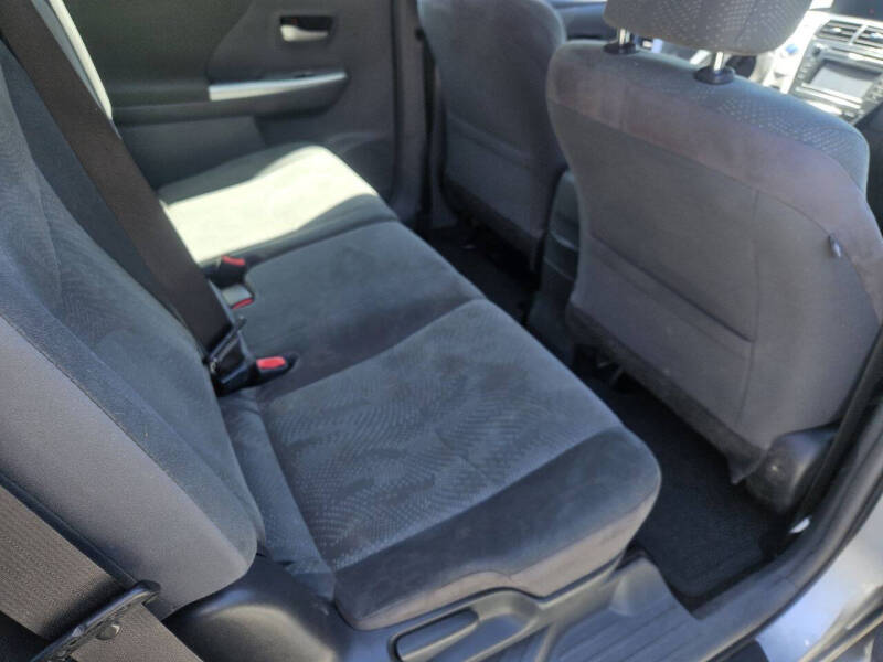 Image 6 of 2014 Toyota Prius v Two