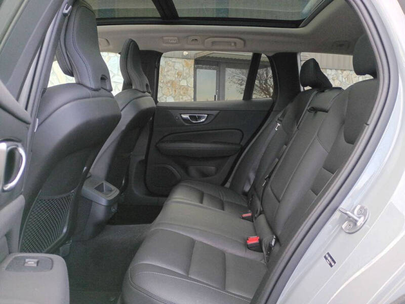 2025 Volvo V60 Cross Country B5 Plus