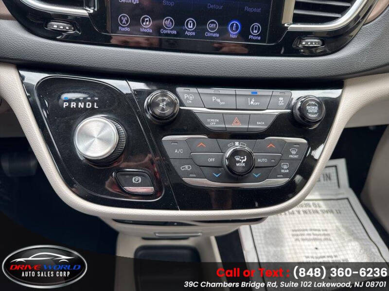 2017 Chrysler Pacifica Touring-L Plus