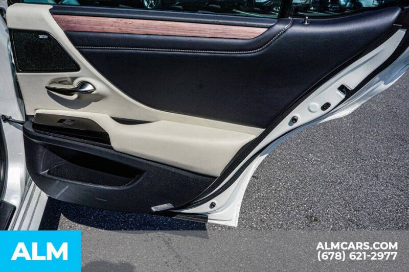 2024 Lexus ES 300h Luxury