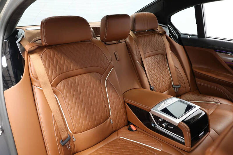 2022 BMW 7 Series M760i xDrive