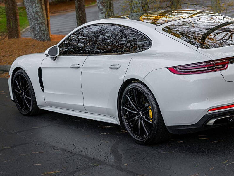 2017 Porsche Panamera 4