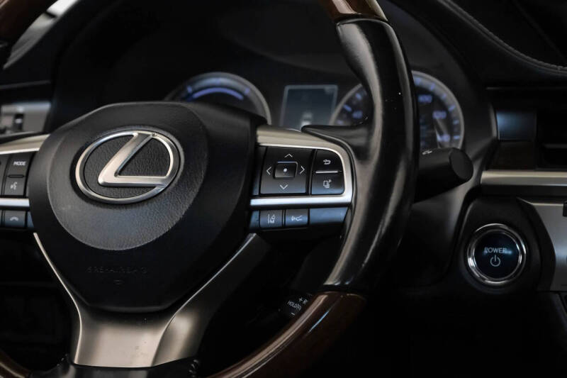 2018 Lexus ES 300h