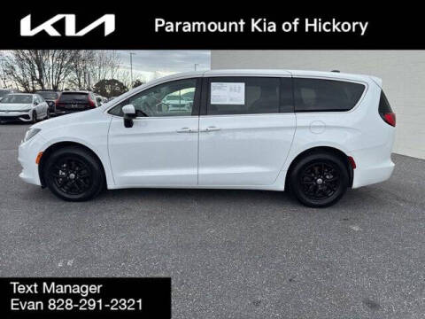 2023 Chrysler Voyager LX