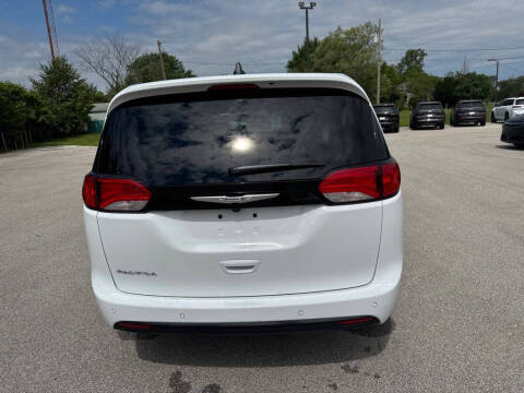 2027 Chrysler Pacifica LX