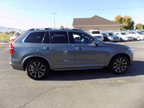 2017 Volvo XC90 T6 Momentum