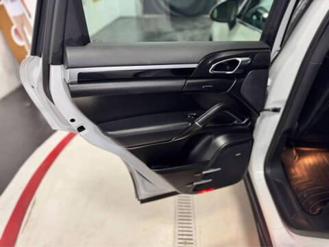 2014 Porsche Cayenne Platinum