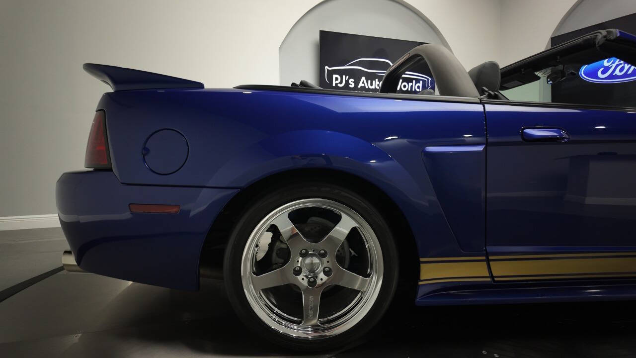 2004 Ford Mustang 26