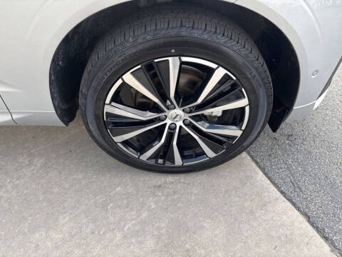 2025 Volvo XC60 B5 Plus Dark Theme
