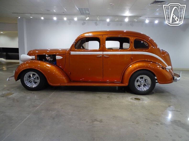 1937 Plymouth P4