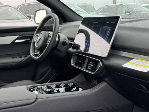 2025 VinFast VF8 Plus