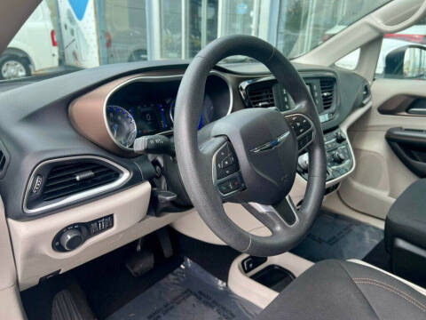 2017 Chrysler Pacifica LX