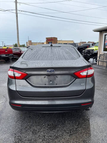 2016 Ford Fusion SE
