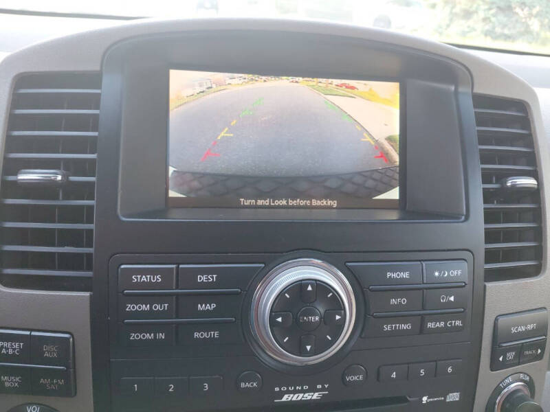 2012 Nissan Pathfinder LE