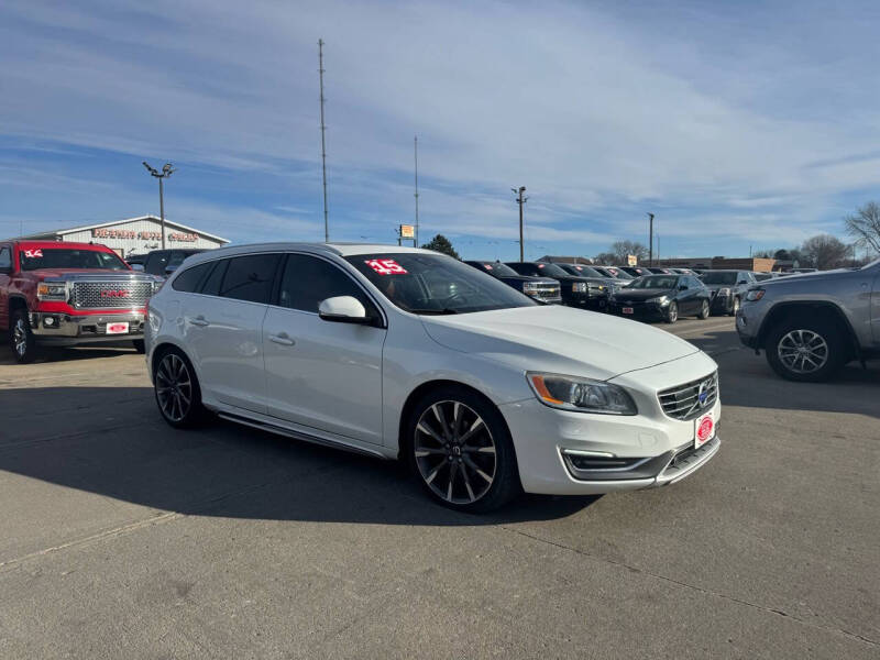 2015 Volvo V60 for sale at UNITED AUTO INC in South Sioux City NE