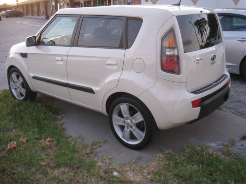 2010 Kia Soul +