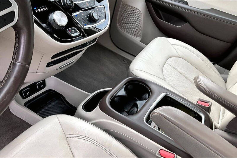 2017 Chrysler Pacifica Touring-L Plus