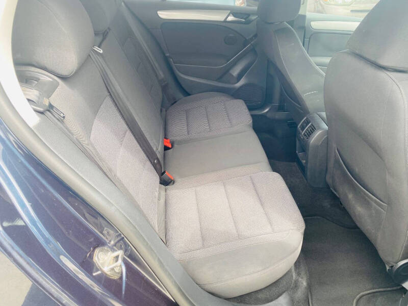 2013 Volkswagen Golf 2.5L PZEV