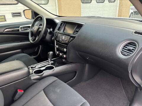2018 Nissan Pathfinder SV