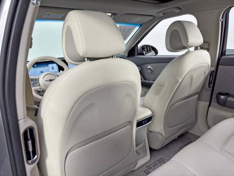 2024 Genesis GV60 Standard