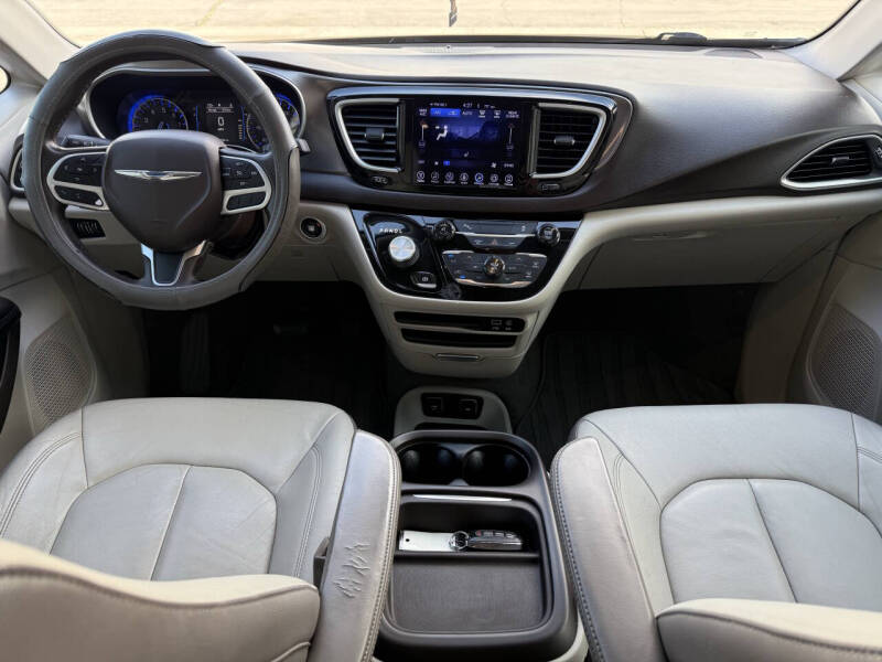 2017 Chrysler Pacifica Touring-L