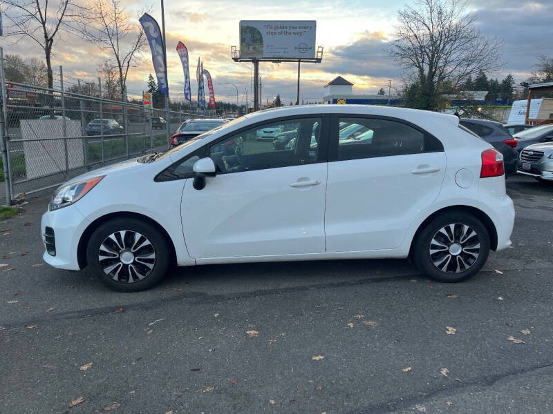 2016 Kia Rio 5-Door LX