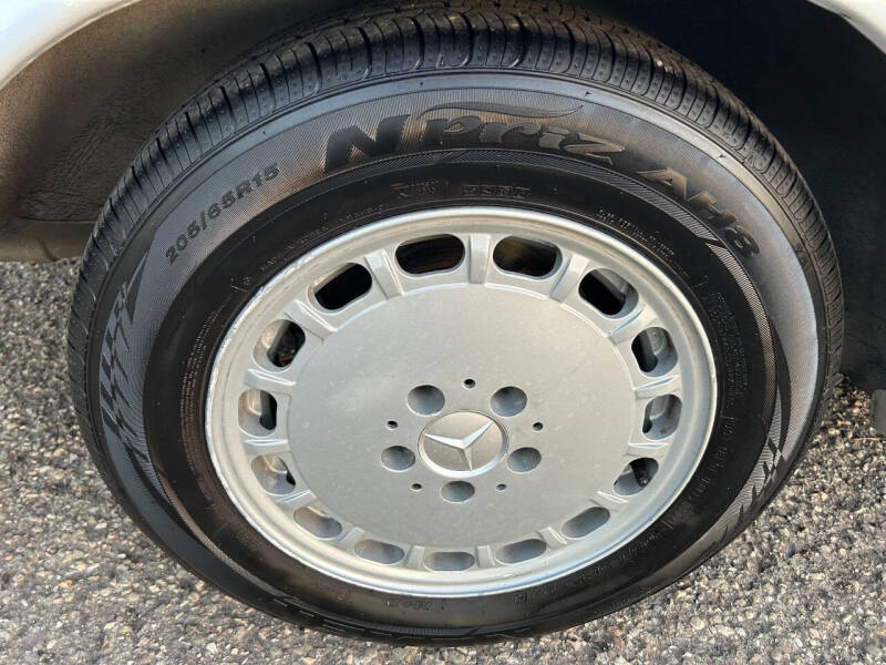 1989 Mercedes-Benz 300-Class 300 SE