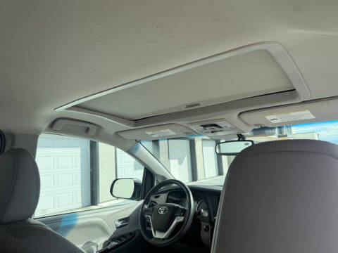 2017 Toyota Sienna XLE 7-Passenger