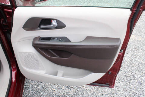 2017 Chrysler Pacifica Touring-L