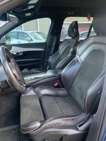 2017 Volvo XC90 T6 R-Design