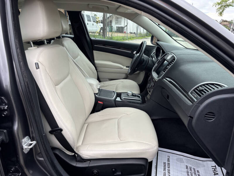 2015 Chrysler 300 Limited