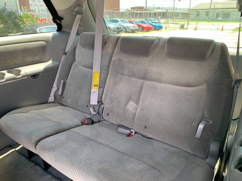 2007 Toyota Sienna LE 8-Passenger
