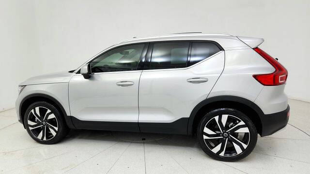 2025 Volvo XC40 B5 Plus Bright Theme