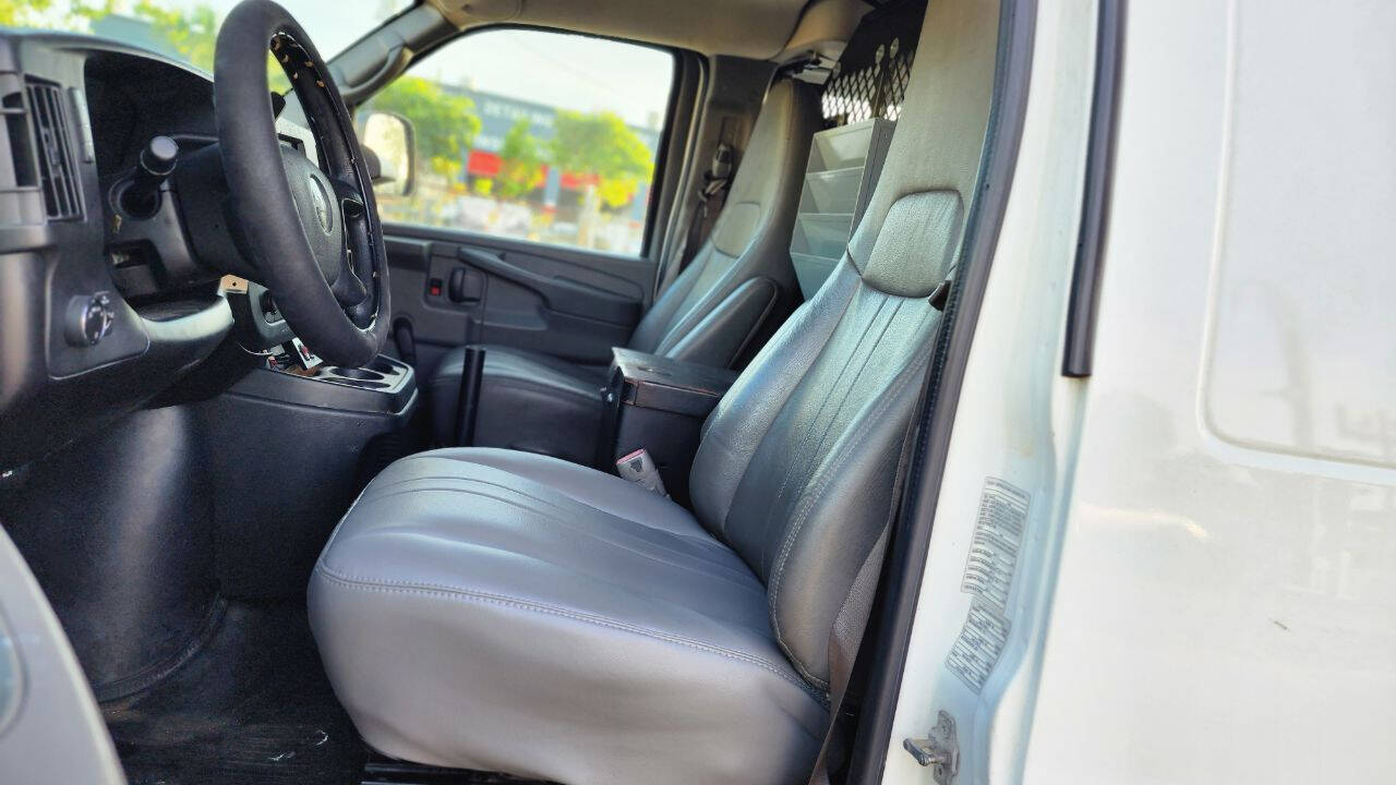 2011 CHEVROLET Express Van - $10,990