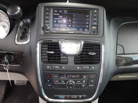 2014 Chrysler Town and Country Touring