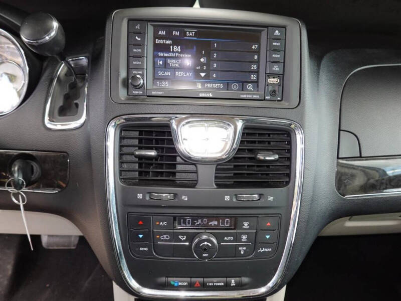 2014 Chrysler Town and Country Touring