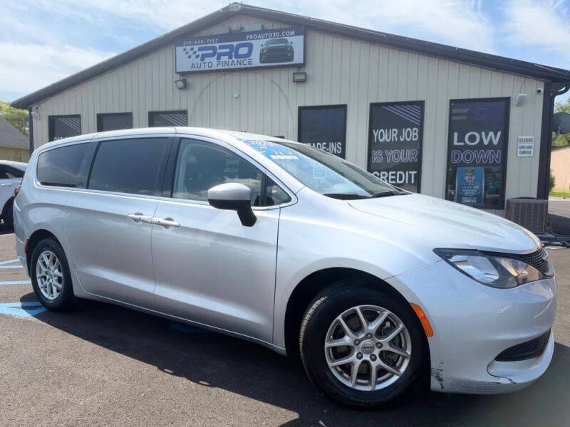 2023 Chrysler Voyager LX