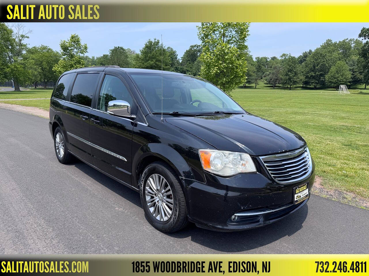 2014 Chrysler Town and Country 1
