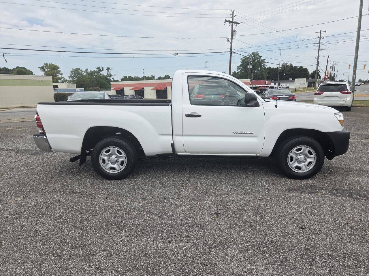 White 2009 Toyota Tacoma Base 4x2 Base 2dr Regular Cab 6.1 ft. SB 4A 2